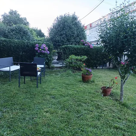 Acogedor Con Jardin *