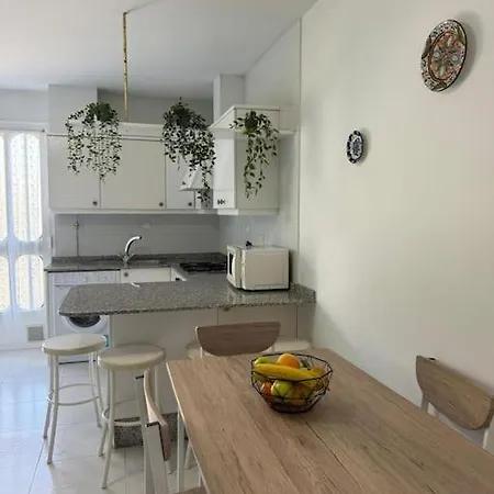 Acogedor Con Jardin *