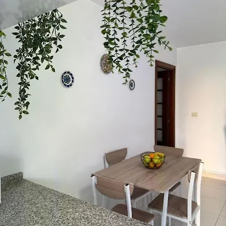 Acogedor Con Jardin *