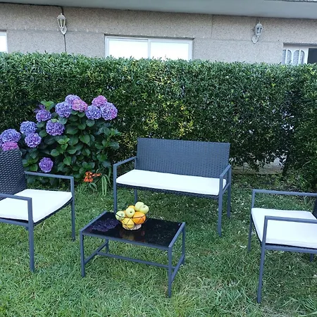 Acogedor Con Jardin *