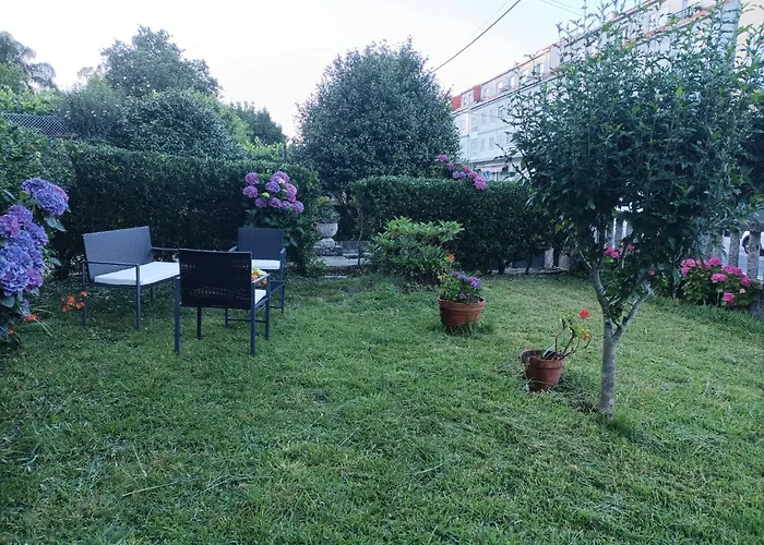 Acogedor Con Jardin *