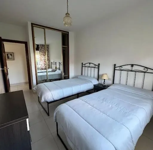 Acogedor Con Jardin Διαμέρισμα *