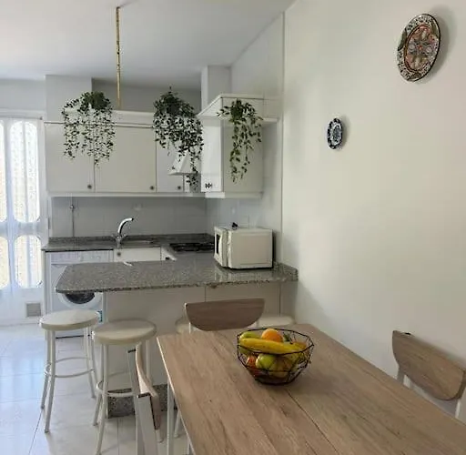 Acogedor Con Jardin *