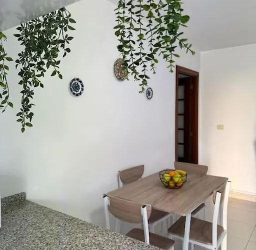 Acogedor Con Jardin *