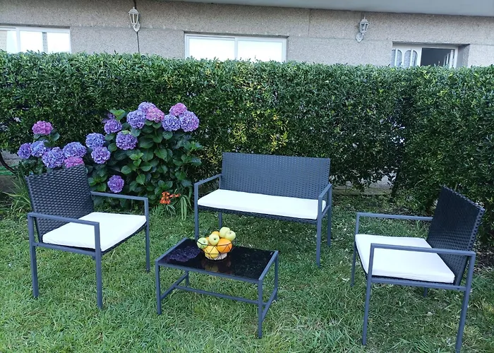 Acogedor Con Jardin *